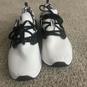 BRAND NEW NIKE RUNNING SHOES